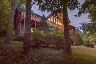 Image de Bear Lodge at Misty Mountain - Stunning Pet Friendly Luxury Log Cabin with Grandfather Views!