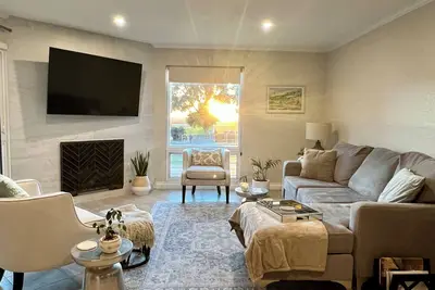 Image de Serene Beach Condo with Sunset Views in Every Room