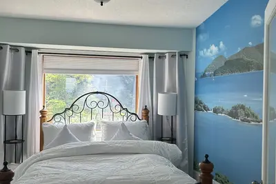 Image de Private rooms\/ Suites. Ocean, mountain view, hot tub. Next to Mount Maxwell park.
