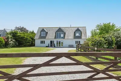 Image de Treveth Lowen is a beautifully designed detached coastal Holiday home situated in a truly great loca