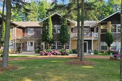 Image de 4 bedrooms, 2 bathrooms and a three-season playroom, Second-floor Unit.