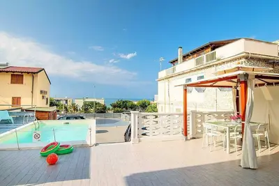 Image de Casa Beleda A: A welcoming apartment situated at a short distance from the beach, with Free Wi-Fi.