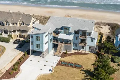 Metamorphoseas 12 Bedroom Home in Whalehead