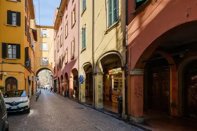 Image de Petroni 31 - View of the towers of Bologna