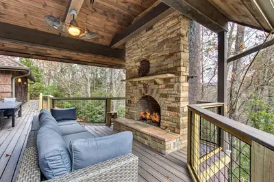 Image de Luxury estate, swim spa, game room, theater, fireplaces, views.