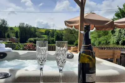 Image de Devon Holiday Home. \nHot Tub, Play Area & games Room Country Views. \n12 Guests