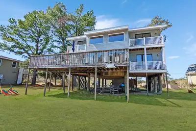 Image de Cedar Cove - Waterfront home w/ Fire pit!