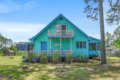 Image de High Tide - Shared water access; Screened porches!