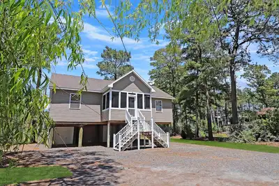 Image de Serenity at Oyster Bay, Water access; Firepit!