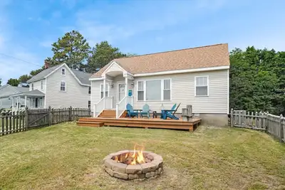 Image de Shell Cottage - Pet friendly, Hot tub, Fenced yard!