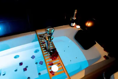 Image de Golden Blue jacuzzi et 2 vélos