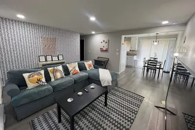 Image de 🔥🔥🔥Chic, Spacious, Private Stay: Great Location🔥🔥🔥