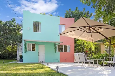 Image de Wynwood Oasis 🌴 2 Bedroom, Yard, Central Location