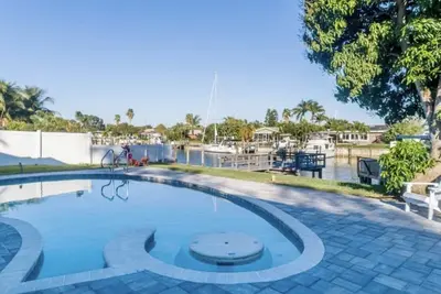 Image de Broadwater Gem! With Pool and Boat Dock.