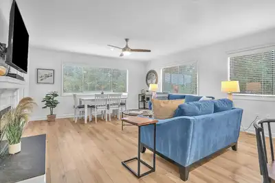 Image de Beach Getaway Among the Oaks: Community Pools, Short Walk to Beach Access