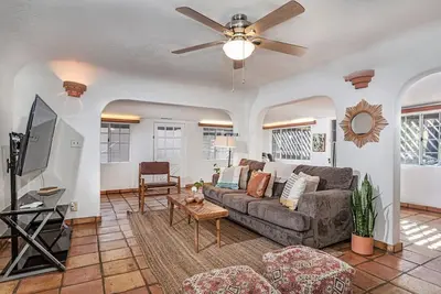 Image de Sequoia Riverfront House With Beach Access! !
