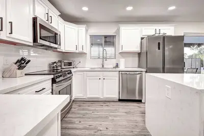 Image de ScottsdaleStays:Million Plus Estate on an Acre-Pool-Pickleball-Volleyball & More