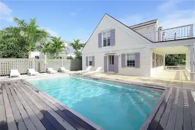 3br Historic Home w/Pool & all Mod-Cons!
