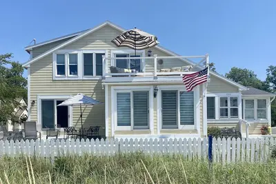 Image de Beautiful Lake Michigan Beach House just a 5-minute walk to the water’s edge!