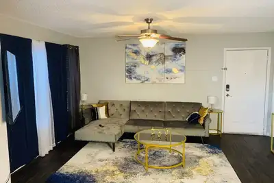 Image de Gorgeous 2/2 - Close to everything. Perfect private getaway.