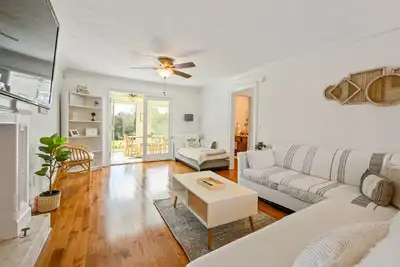 Image de Weekday Specials! 2-Story Near Ksu w/ Cozy Deck