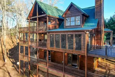 Image de 4 Br+Loft, Fireplace, Hot Tub & Game Rm