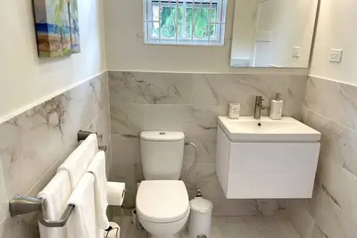 Image de Modern 1-bed Condo in Sunset Crest, 5 min to Beach