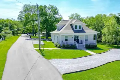 Image de Superstar Country Retreat - Historic Franklin Home