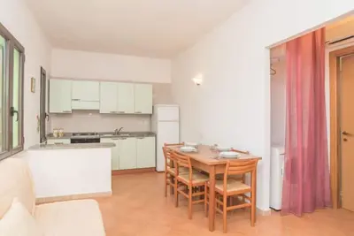 Image de Stella con piscina comune (Rei100) by Interhome