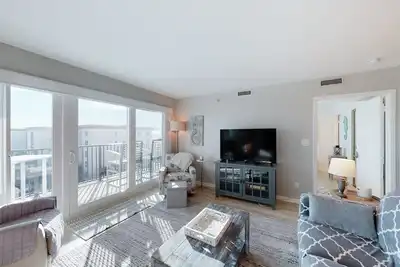 Image de 7th floor condo in beachfront complex with pool, Gulf view, W/D, & fast WiFi