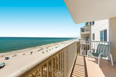 Image de Gulf-front condo with balcony, amazing beach view, pools, & hot tub