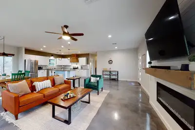 Image de Secluded home with firepit, gas grill, central Ac, game room, W\/D