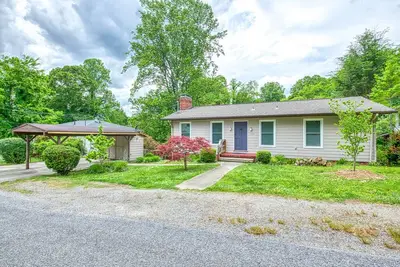 Image de Lower level condo with private patio, washer/dryer, pool, and mountain views