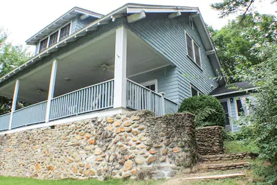 Image de Delightful Lakefront Retreat W/ Shared Pool, Free WiFi, Lake Views & More