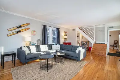 Image de Walk to everything - charming home w\/ private heated pool, hot tub, gas firepit
