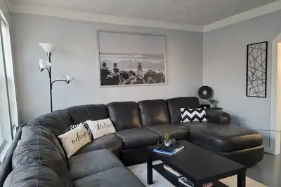 Image de Cozy 4 Bedroom Home Away from Home