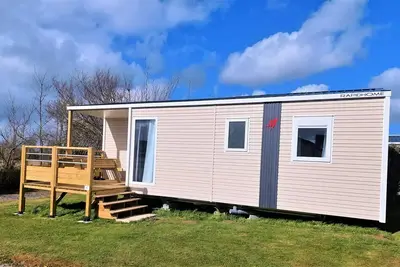 Image de Mobil Home Lodge 83 Confort plus 3 chambres - 28 m² + terrasse intégrée de 8 m 6 personnes