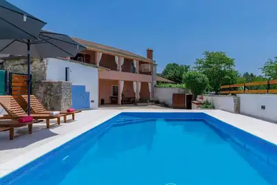 Image de Magnifique maison de vacances avec Wifi, piscine privée, climatisation, Tv, terrasse et parking