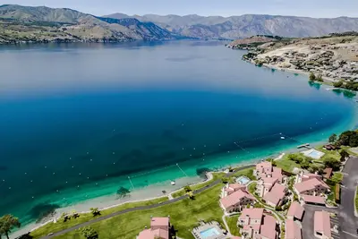 Image de Lake & Mountain View Condo with Free WiFi, Shared Pool, Hot Tub, & Fitness Room