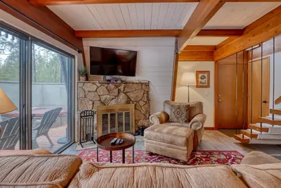Image de Cozy Family Cabin with Hot Tub, Bikes, Dog-Friendly, Free Wifi w/ Sharc passes