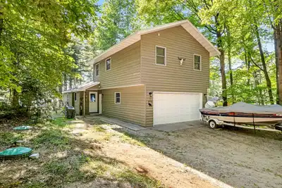 Image de Cozy Lakefront Cabin w/ Kayak, Fireplace & WiFi - Near Dock & Snowbirds Welcome