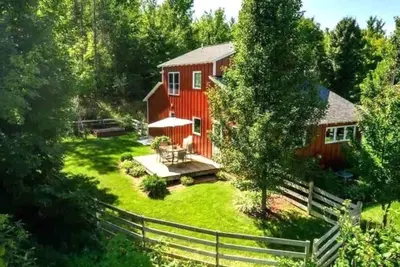 Image de Red Timbers Near Beaches and Wineries
