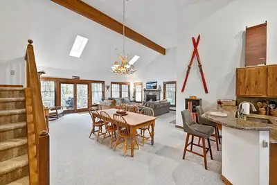 Image de Camelback Poconos Luxury - 4 Bedroom house, game room, on the mountain