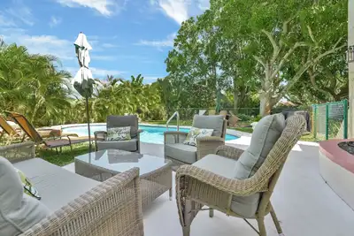 Image de Cozy Apartment 2 miles from the beach with Pool