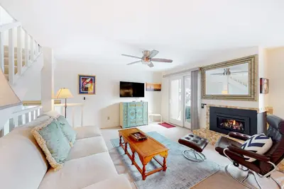 Image de Three-level water-view condo near skiing with hot tub, pool, & on-site golf
