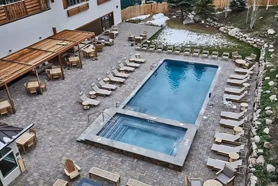 Image de A Ski Enthusiast's Getaway: Near Vail Ski Resort and Vail Nature Center