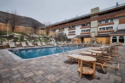Image de Experience Skiing Excellence at Our Vail Retreat: Suite w/ Fireplace