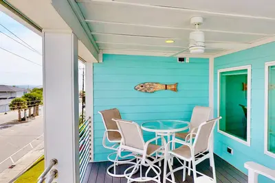 Image de 10% Off Late Aug + Sept | Ocean View Duplex w/Elevator, 1 Block to Beach, Food + Pier, Dog Friendly