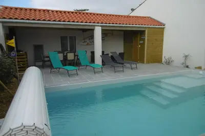 Image de Maison pour 8 personnes avec piscine privée, proche de la mer, Wifi gratuit