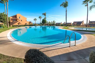 Image de Appartement Penthouse à Marbella avec vue sur mer, piscine, Wi-Fi, jardin et terrasse.